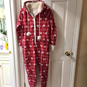 Abercrombie & Fitch jrs XS/S Christmas Alpaca red hooded onesie winter pajama